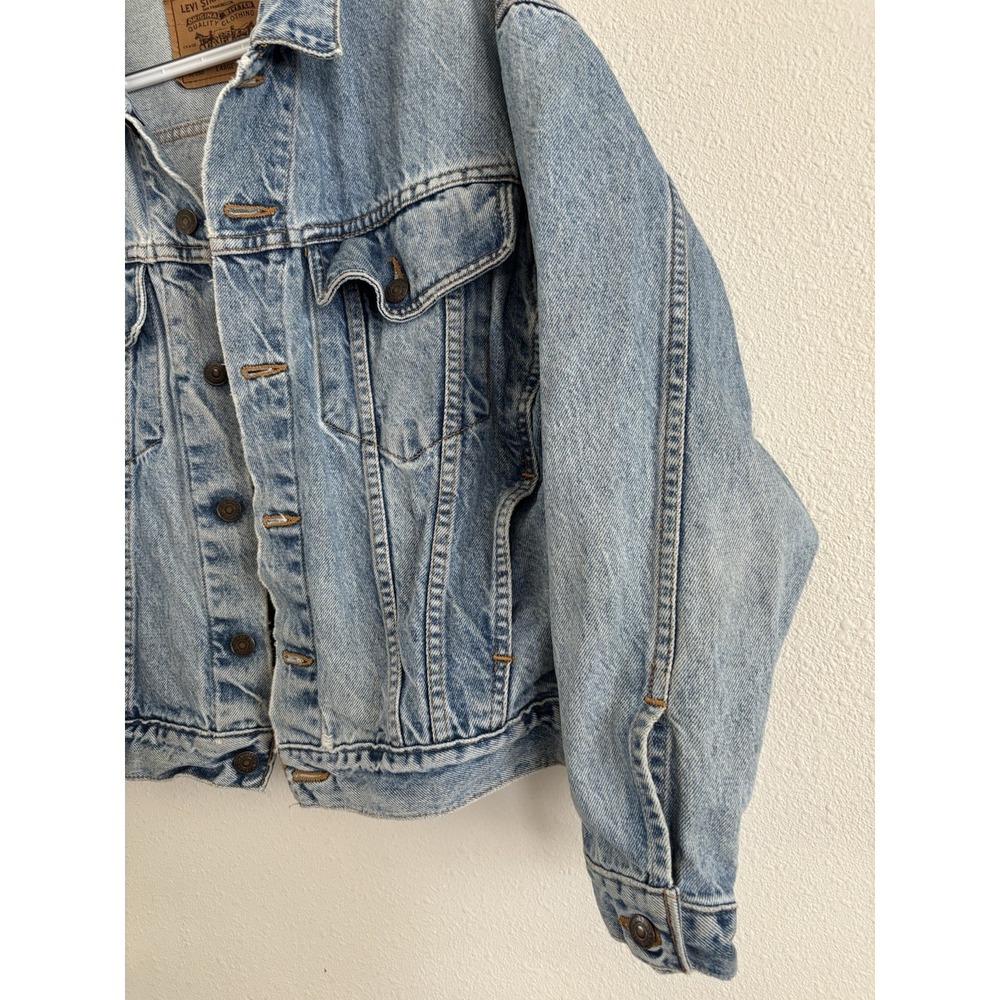 Vintage Levi's Denim Jacket Made In USA Womens Large Light Wash Cropped Trucker - Picture 3 of 12